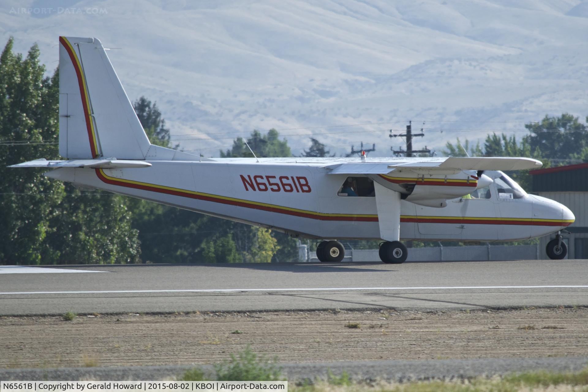 N6561B, 1976 Britten-Norman BN-2A-20 Islander C/N 520, Starting take off roll on RWY 10L.