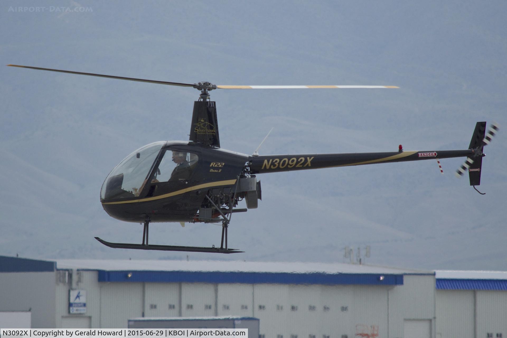 N3092X, 2006 Robinson R22 BETA C/N 4043, Landing at the south Helo pad.