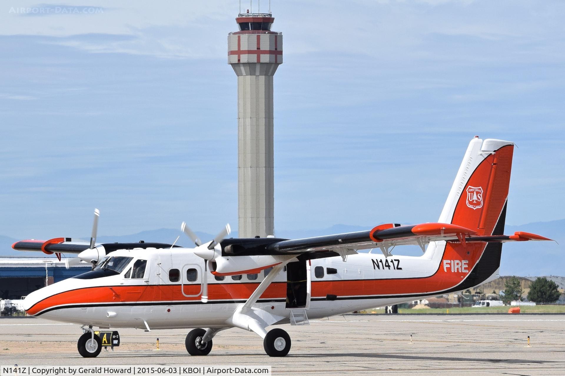 N141Z, 1984 De Havilland Canada DHC-6-300 Twin Otter C/N 803, Taxiing on Alpha.