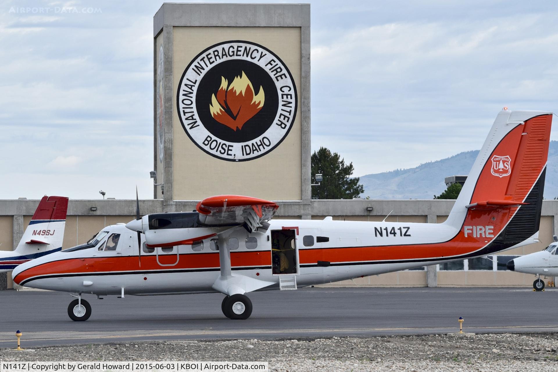 N141Z, 1984 De Havilland Canada DHC-6-300 Twin Otter C/N 803, Taxiing on the NIFC ramp with a load of smoke jumpers.