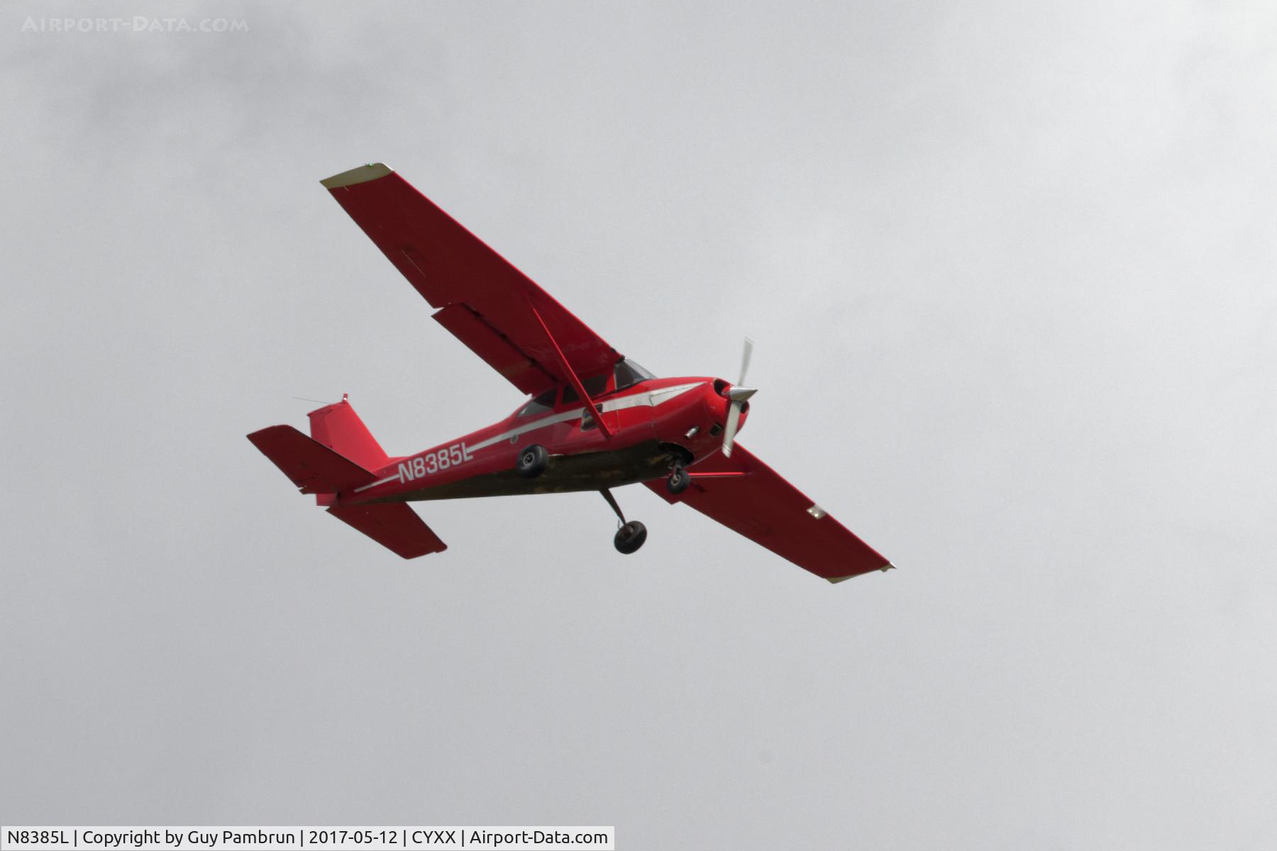 N8385L, 1968 Cessna 172I C/N 17256585, Landing