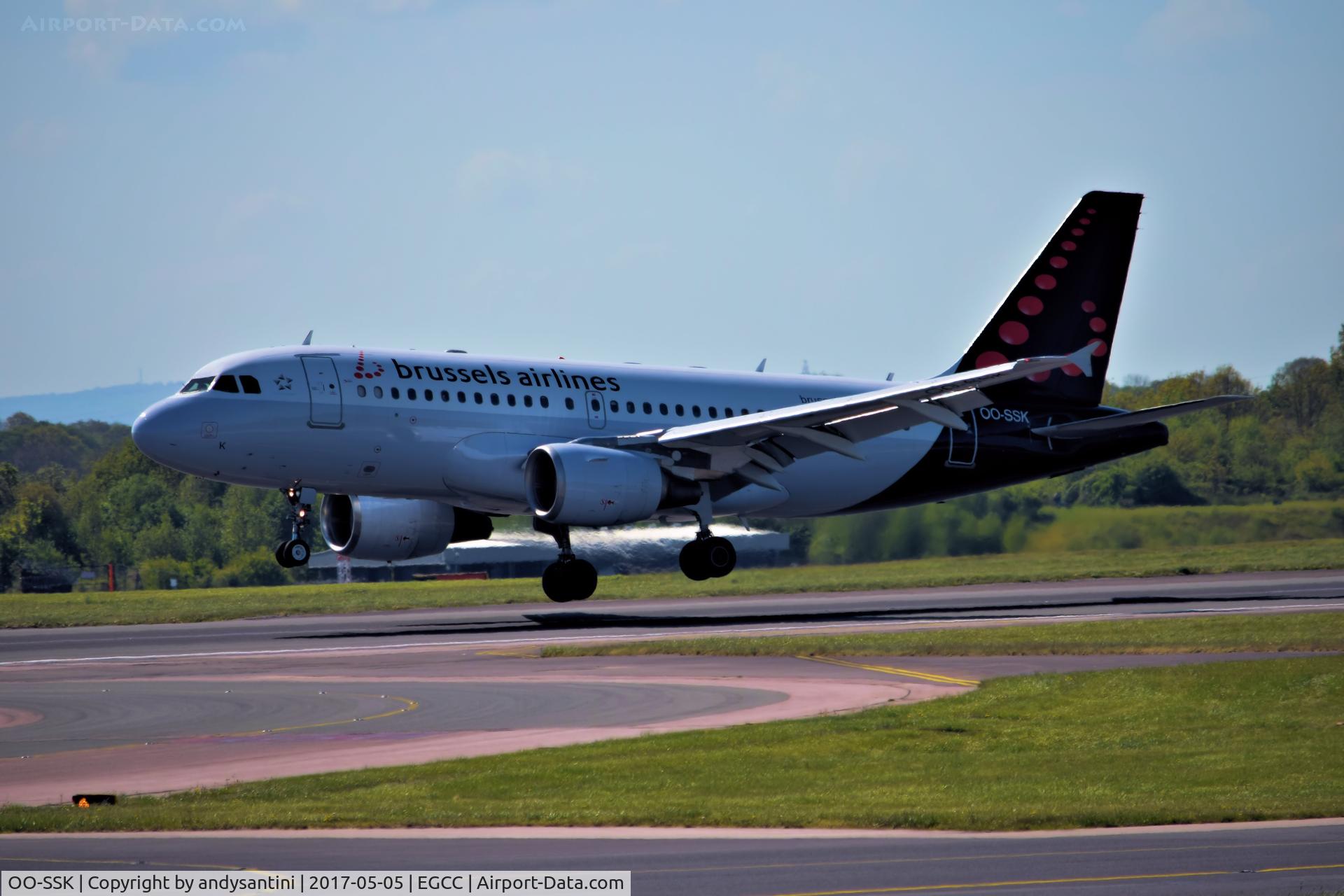 OO-SSK, 2000 Airbus A319-112 C/N 1336, just about to land