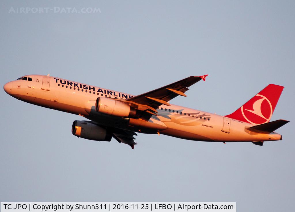 TC-JPO, 2008 Airbus A320-232 C/N 3567, Climbing after take off from rwy 32R... New c/s