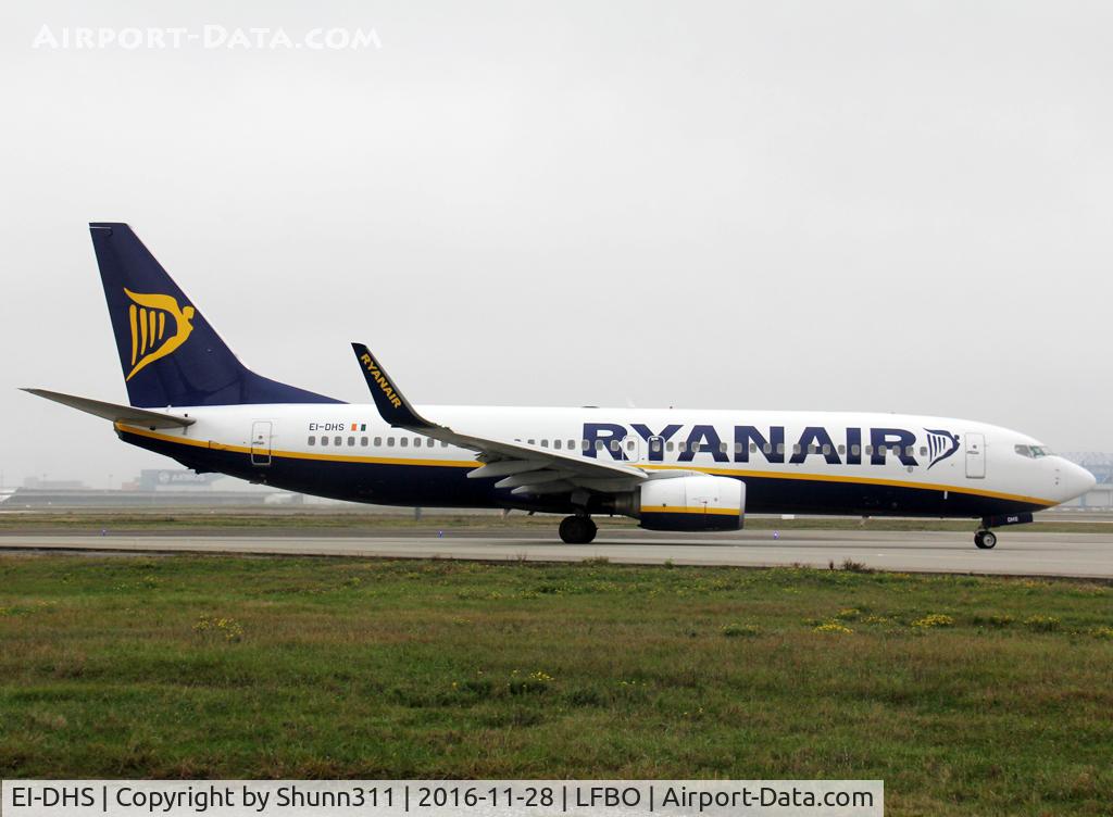EI-DHS, 2005 Boeing 737-8AS(WL) C/N 33580, Lining up rwy 14L for departure...
