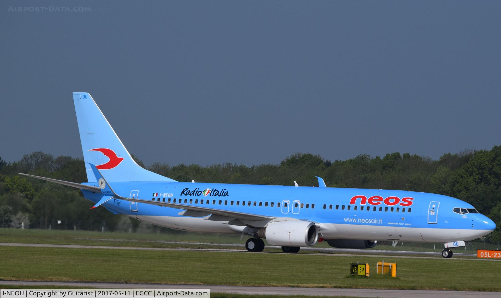 I-NEOU, 2002 Boeing 737-86N C/N 29887, At Manchester
