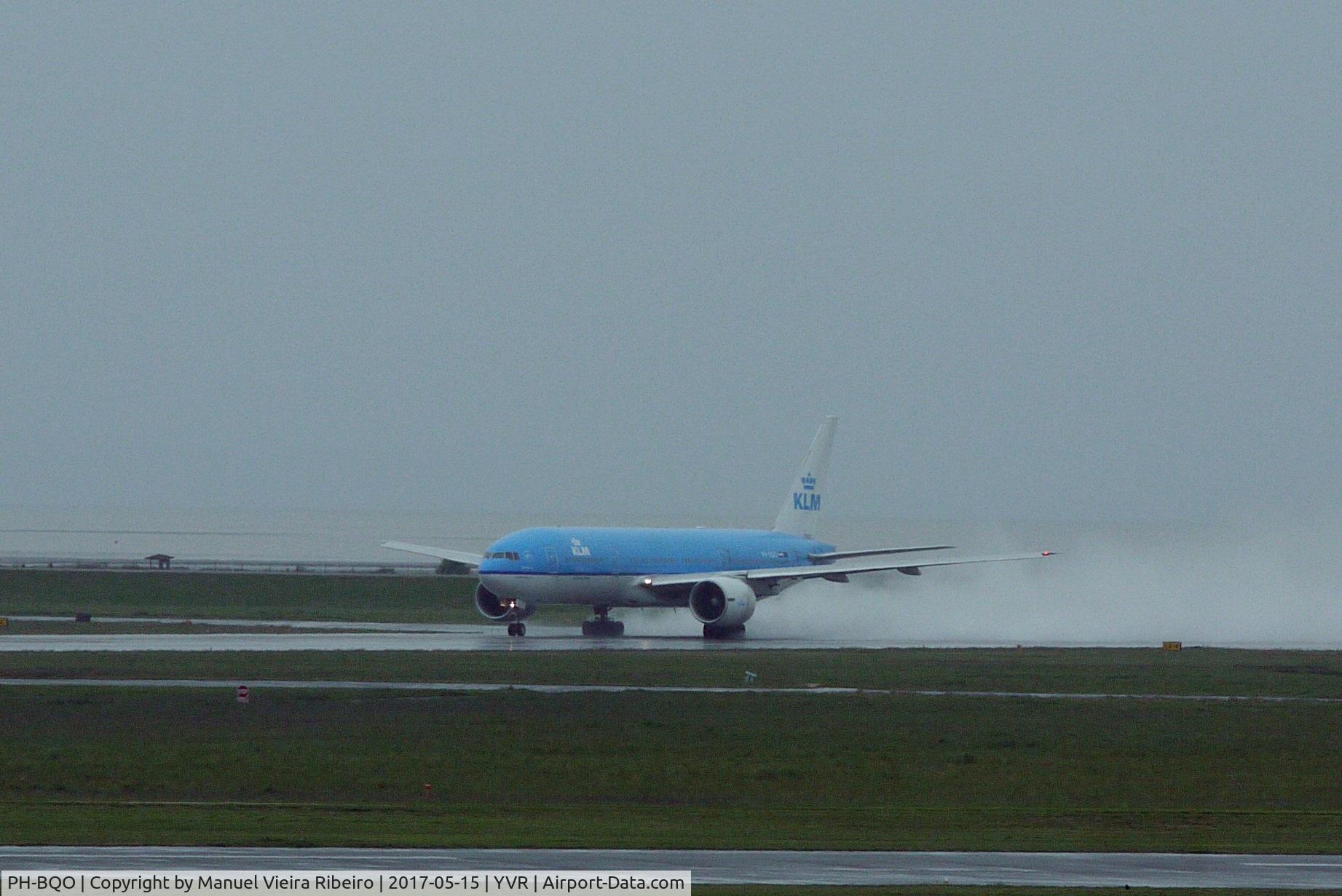 PH-BQO, 2007 Boeing 777-206/ER C/N 35295, KL682 rainy day departure to AMS