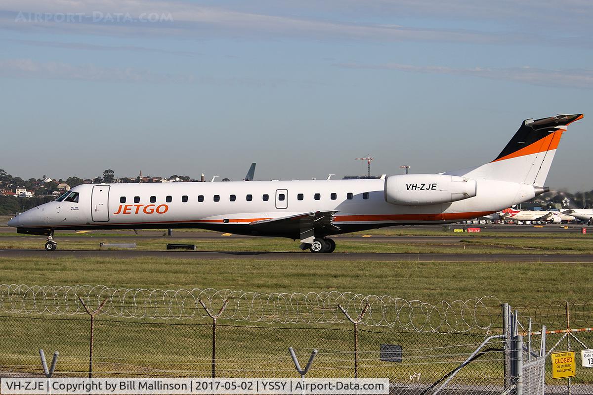 VH-ZJE, 2001 Embraer ERJ-140LR (EMB-135KL) C/N 145513, taxiing