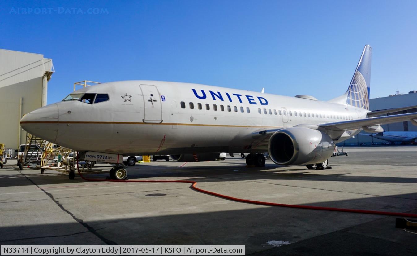 N33714, 1998 Boeing 737-724 C/N 28785, SFO 2017