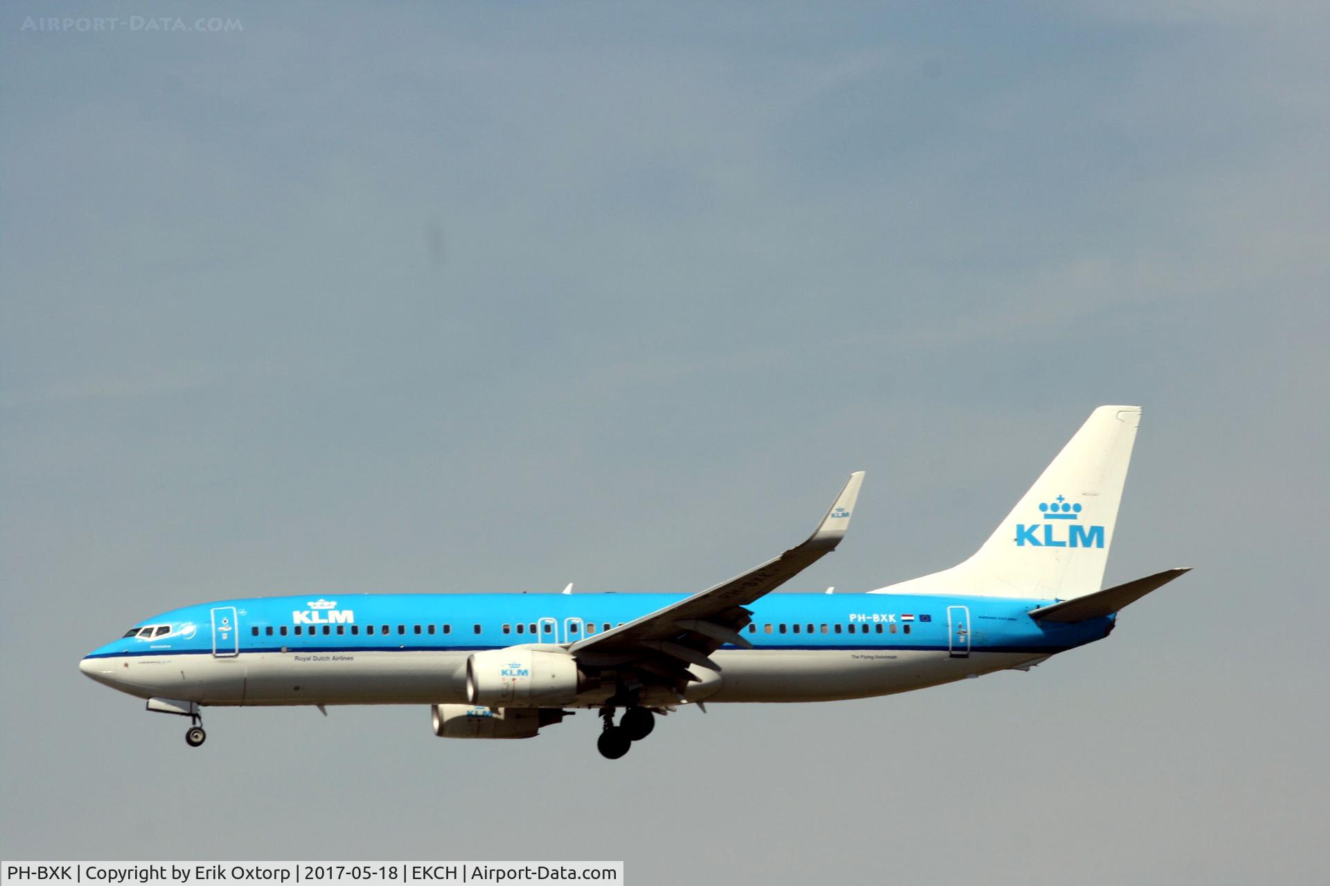 PH-BXK, 2000 Boeing 737-8K2 C/N 29598, PH-BXK landing rw 22L