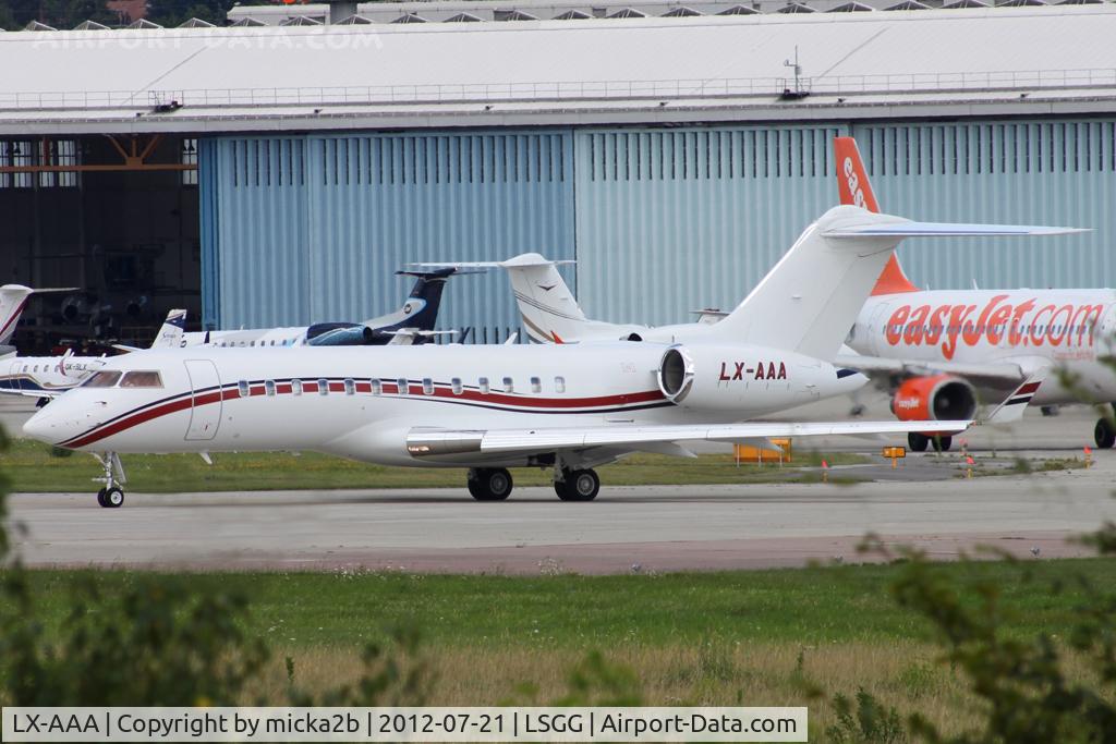 LX-AAA, 2004 Bombardier BD-700-1A10 Global Express C/N 9133, Taxiing