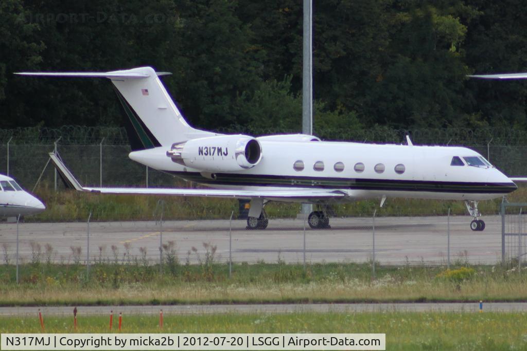 N317MJ, 1989 Gulfstream Aerospace G-IV C/N 1122, Parked