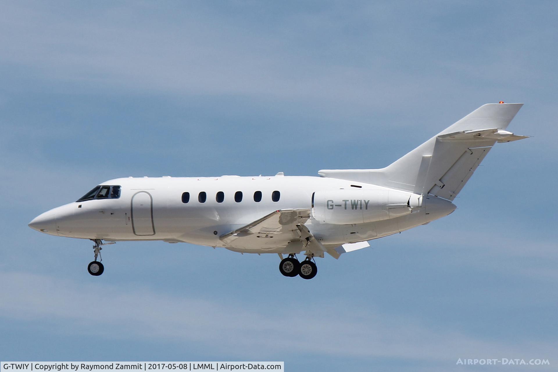 G-TWIY, 2008 Hawker 750 C/N HB-14, Hawker750 G-TWIY SaxonAir