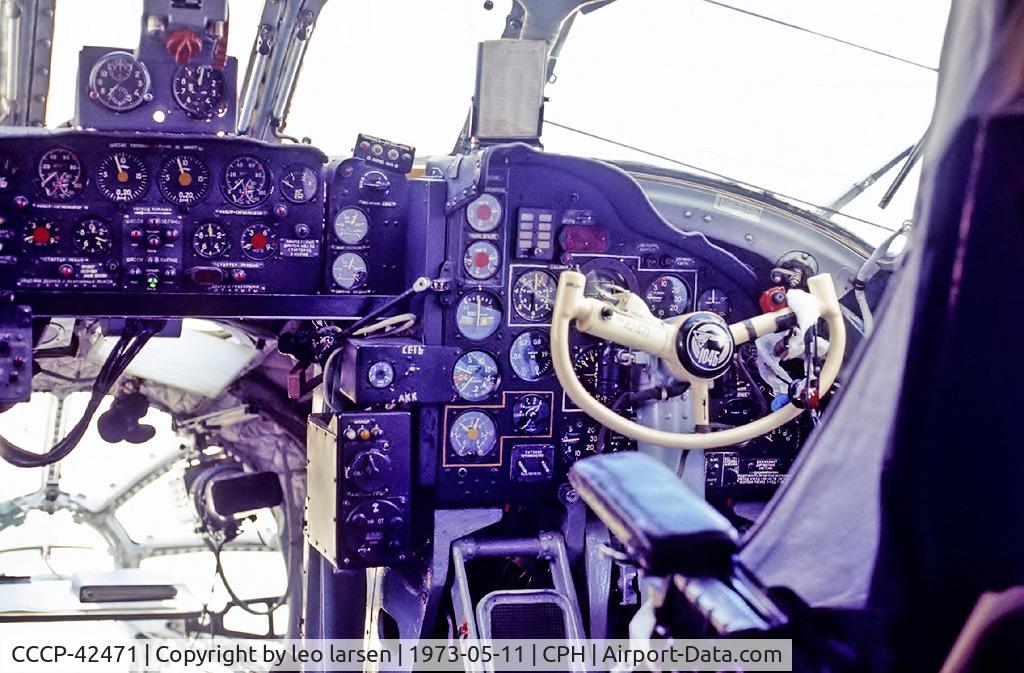 CCCP-42471, 1960 Tupolev Tu-104B C/N 0 2 12 04, Copenhagen 11.5.1973 F/O seat and instrument.