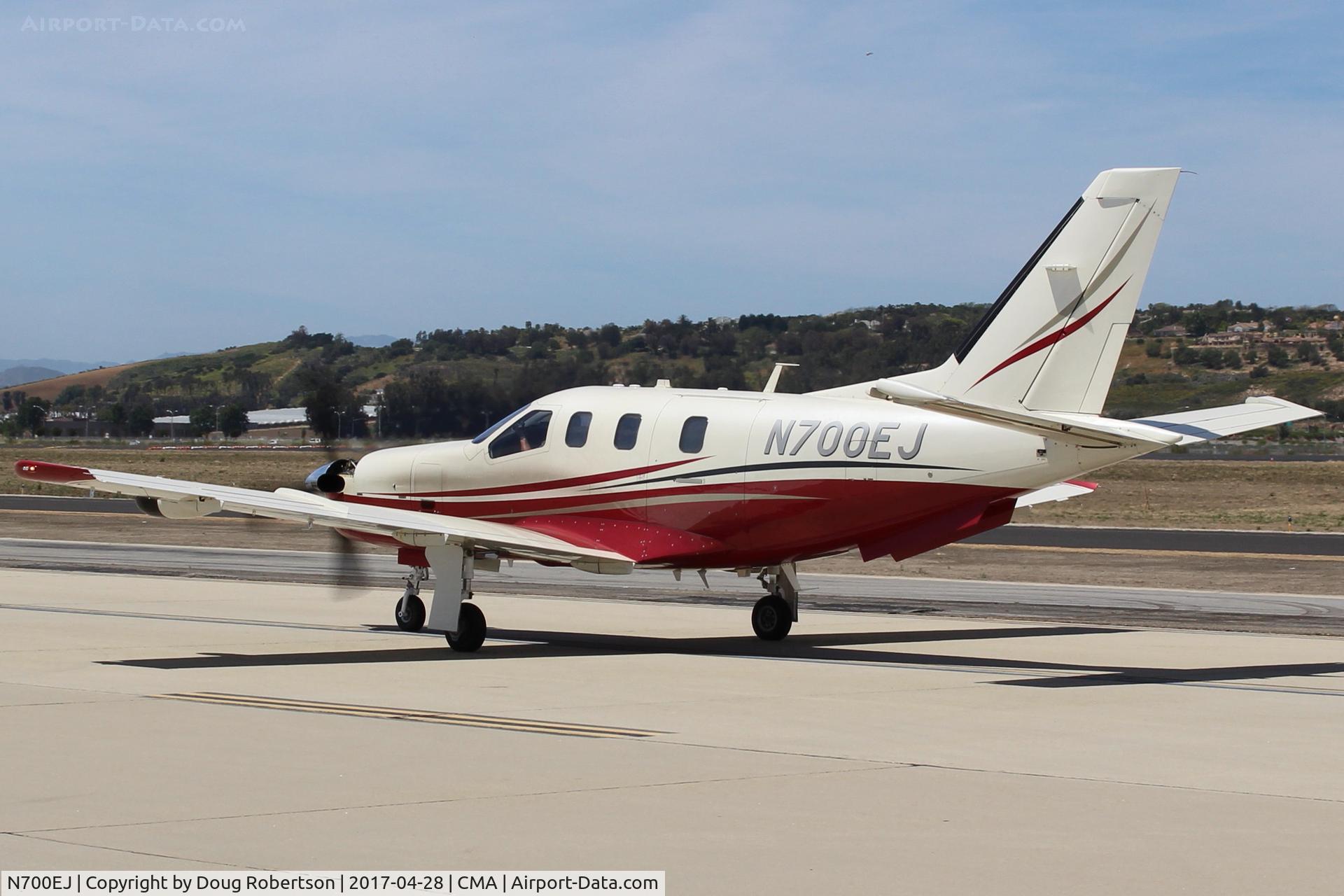 N700EJ, 2004 Socata TBM-700 C/N 291, 2004 Socata TBM 700, one P&W(C)PT6A-64 turboprop 1,580 sHp flat-rated to 700 sHp, taxi with cowl partly off