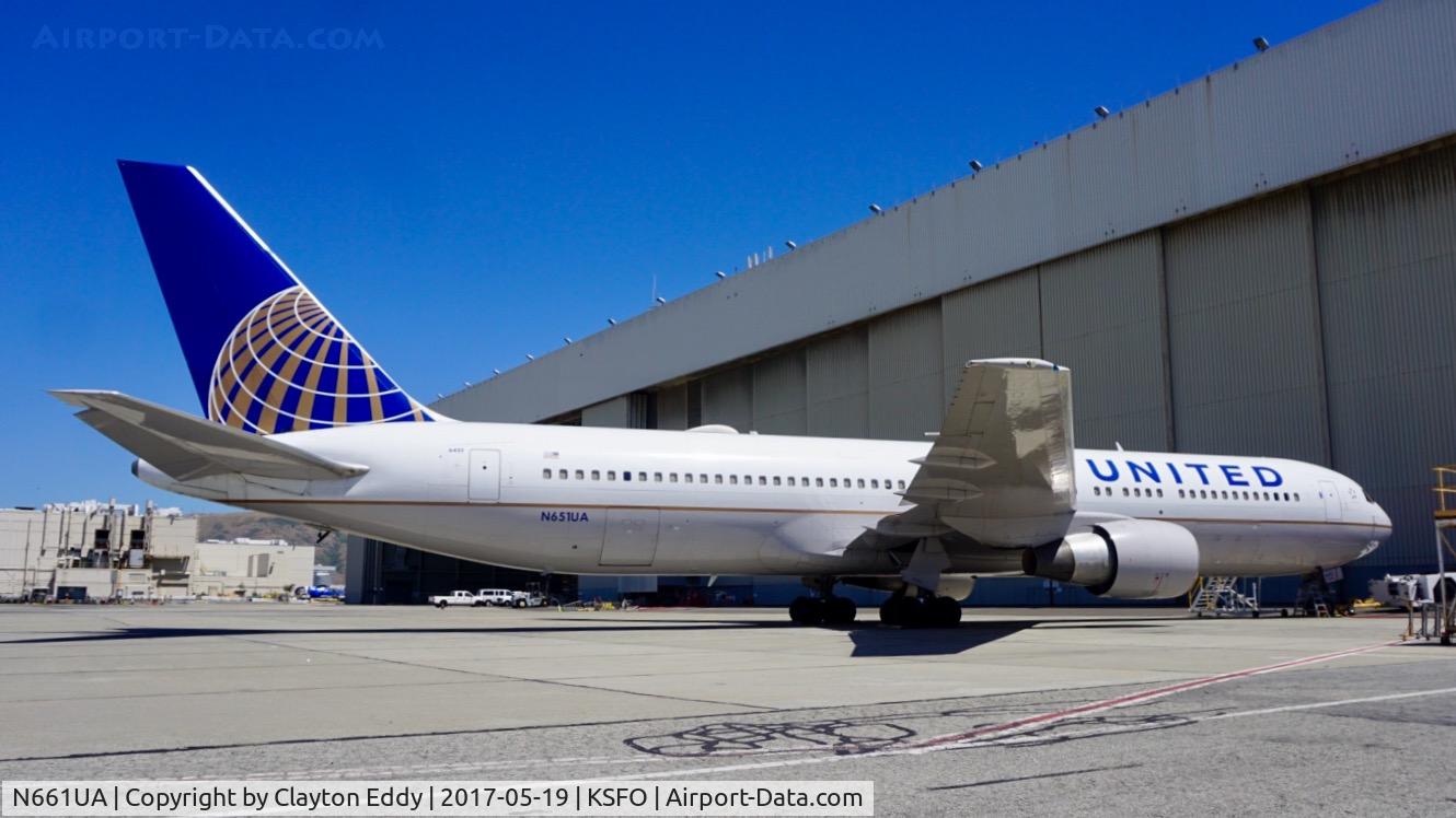 N661UA, 1993 Boeing 767-322 C/N 27158, SFO 2017.