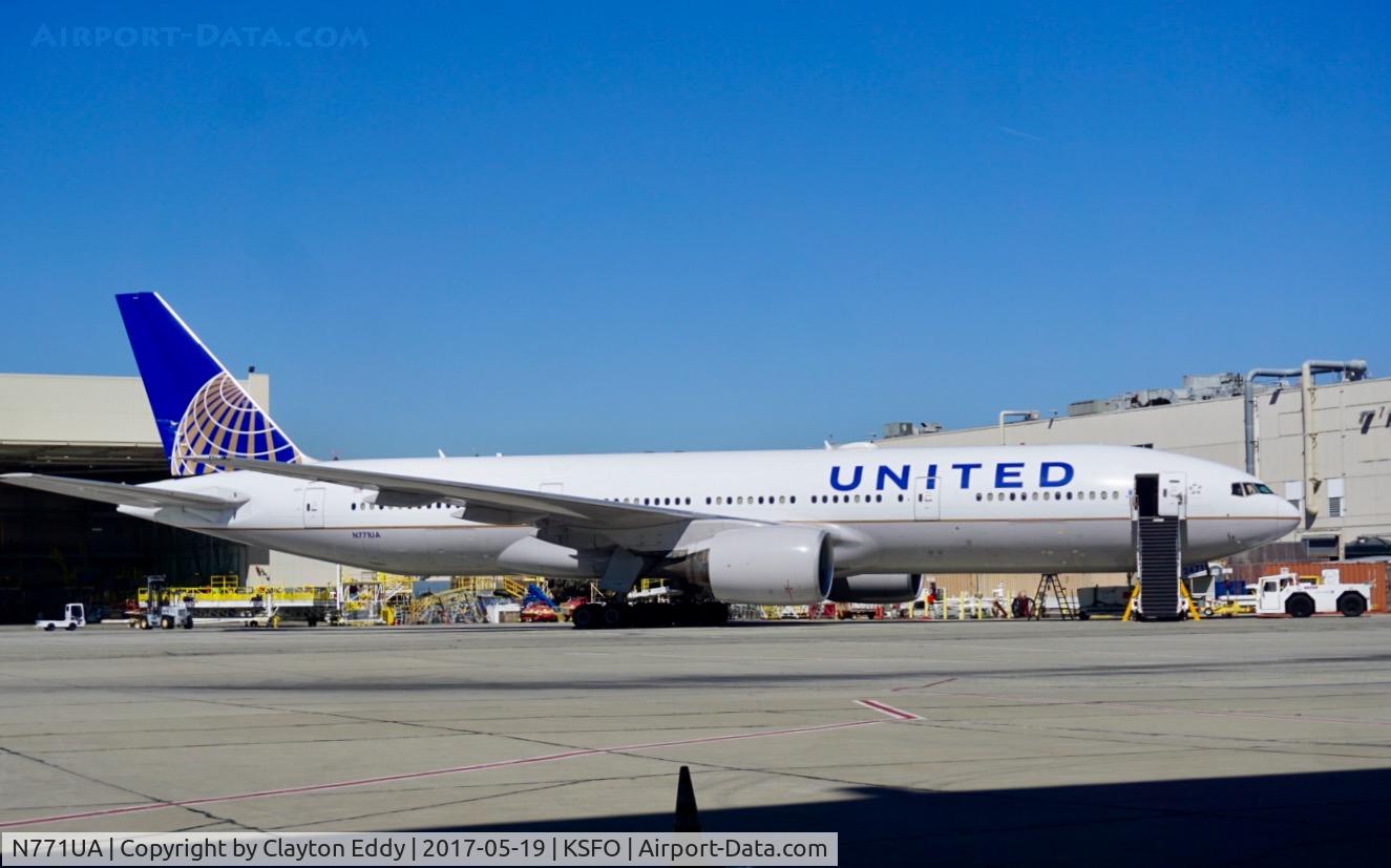 N771UA, 1995 Boeing 777-222 C/N 26932, Sfo 2017