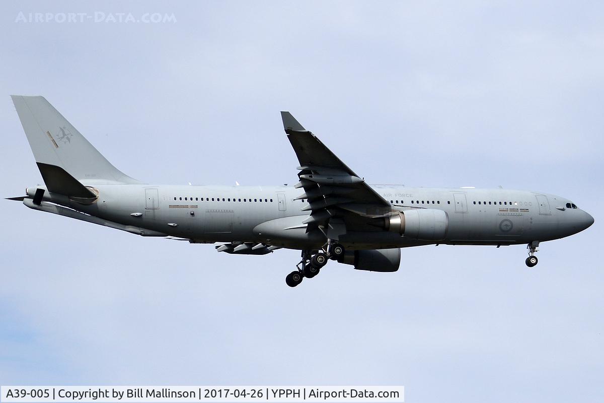 A39-005, 2010 Airbus A330-203/MRTT C/N 1183, FINALS