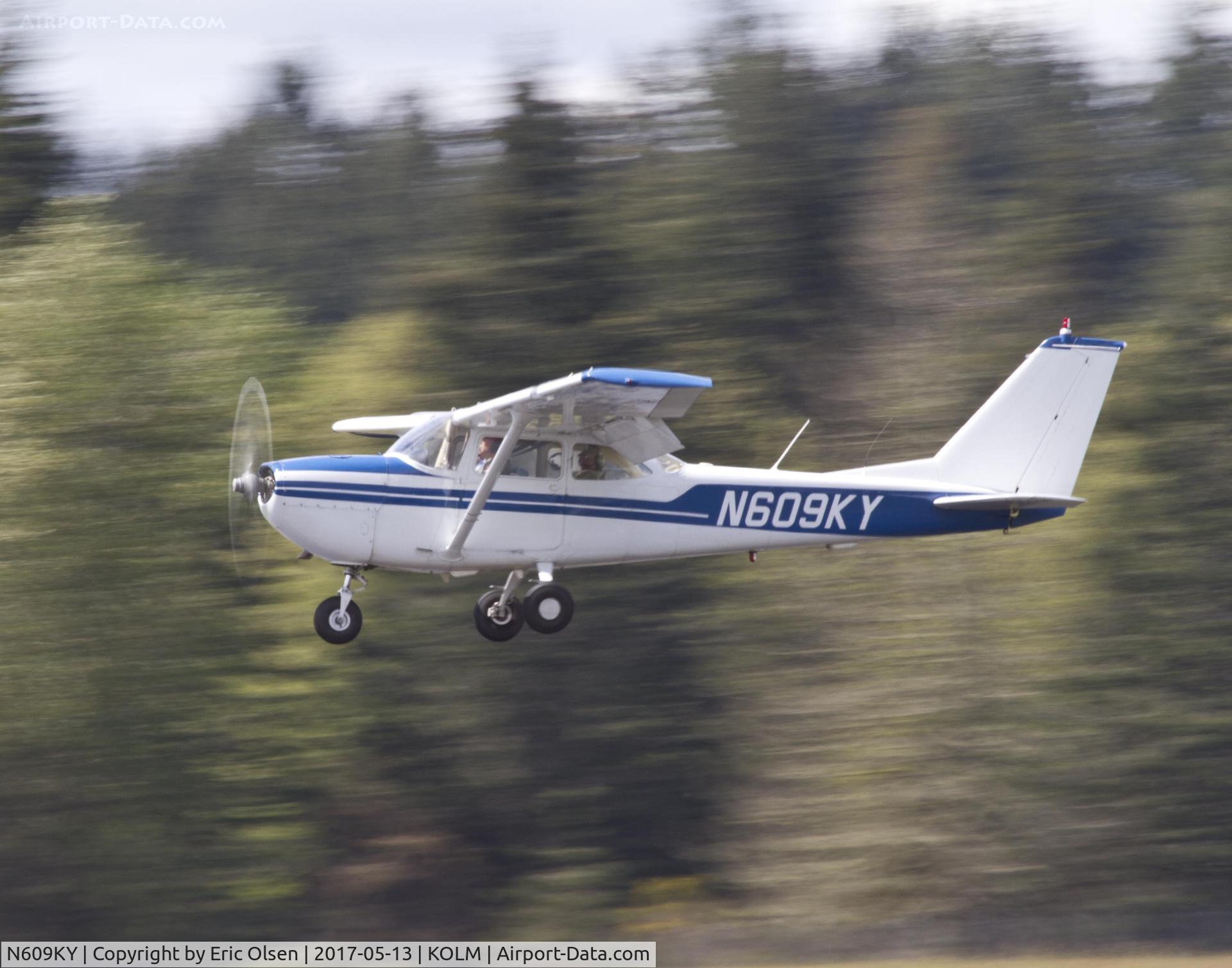 N609KY, 1967 Cessna R172E C/N R172-0225, 1967 Cessna coming into OLM.