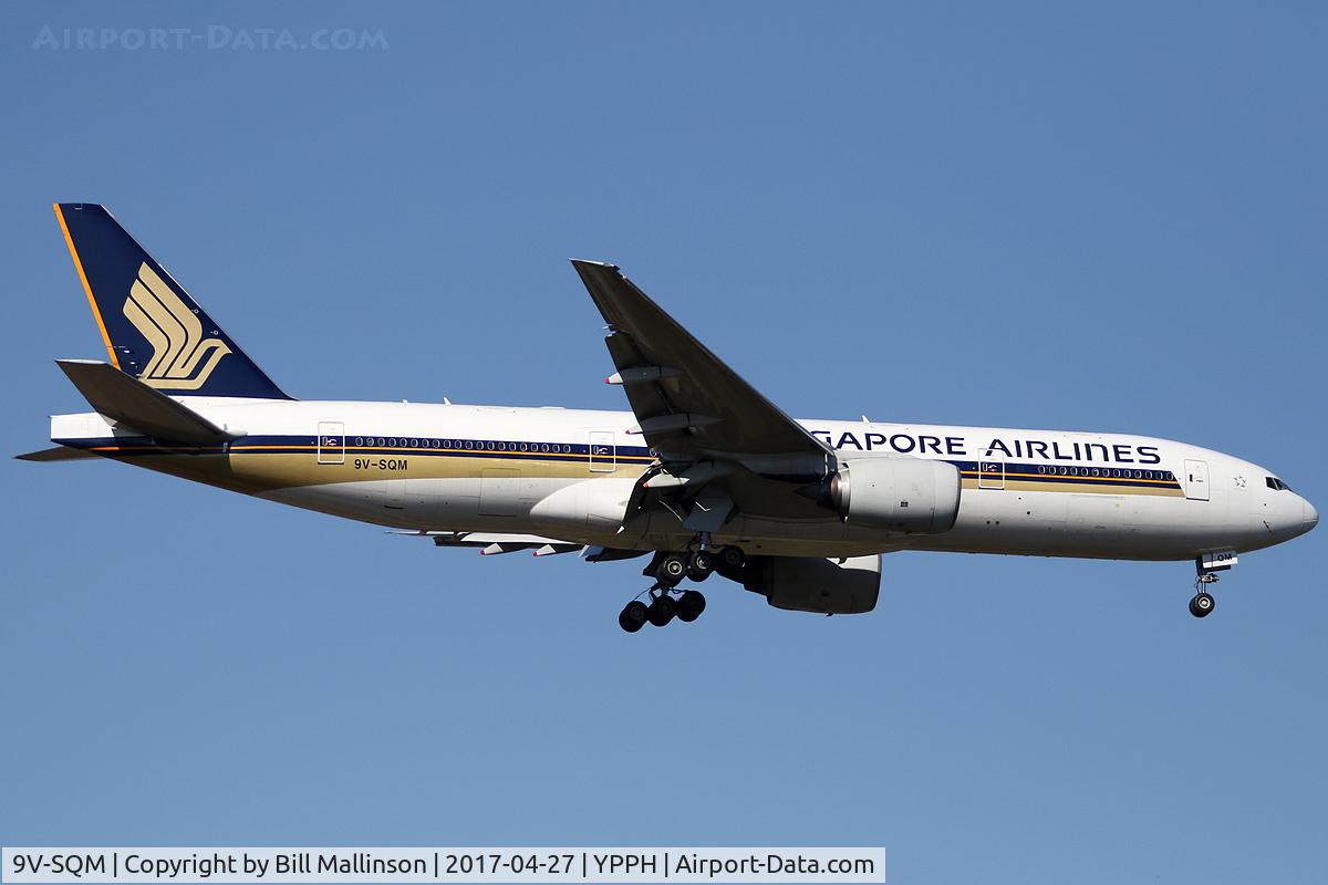9V-SQM, 2004 Boeing 777-212/ER C/N 33372, finals