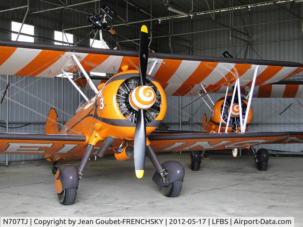 N707TJ, 1943 Boeing A75N1(PT17) C/N 75-950, Breitling Wingwalkers