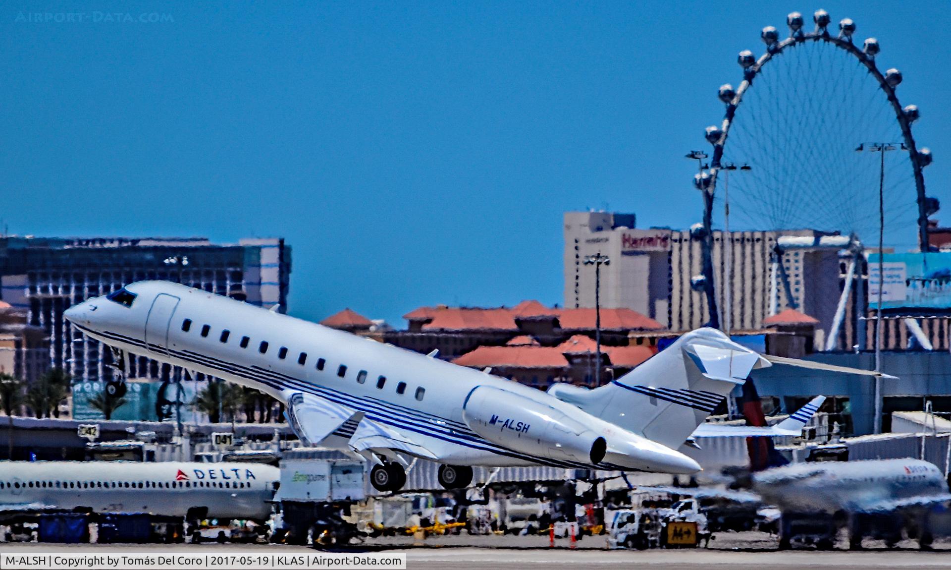 M-ALSH, 2001 Bombardier BD-700-1A10 Global Express C/N 9097, M-ALSH Bombardier Global Express-BD-700-1A10 s/n 9097 

Las Vegas - McCarran International Airport (LAS / KLAS)
USA - Nevada May 19, 2017
Photo: Tomás Del Coro