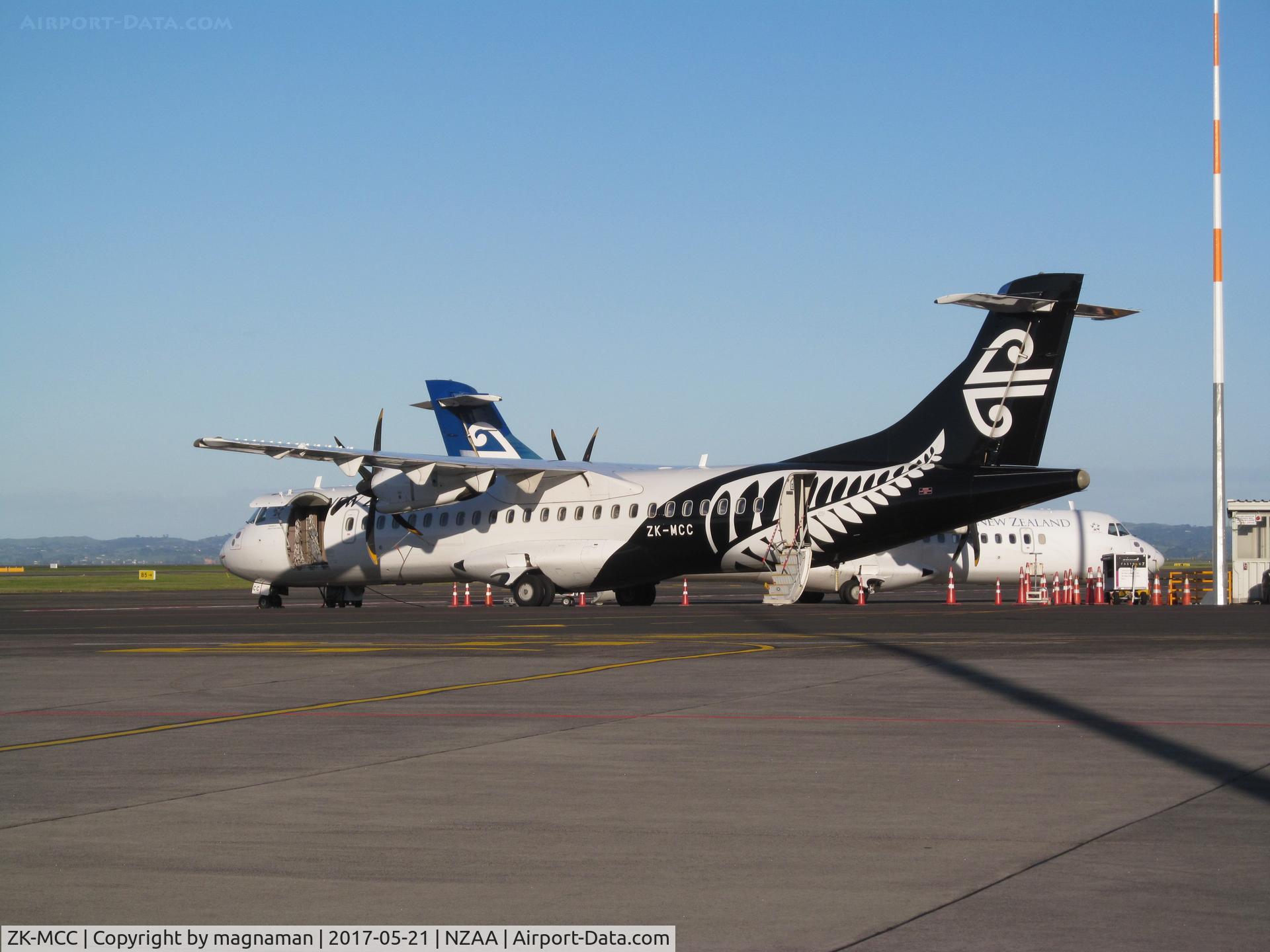 ZK-MCC, 2004 ATR 72-212A C/N 714, loading up