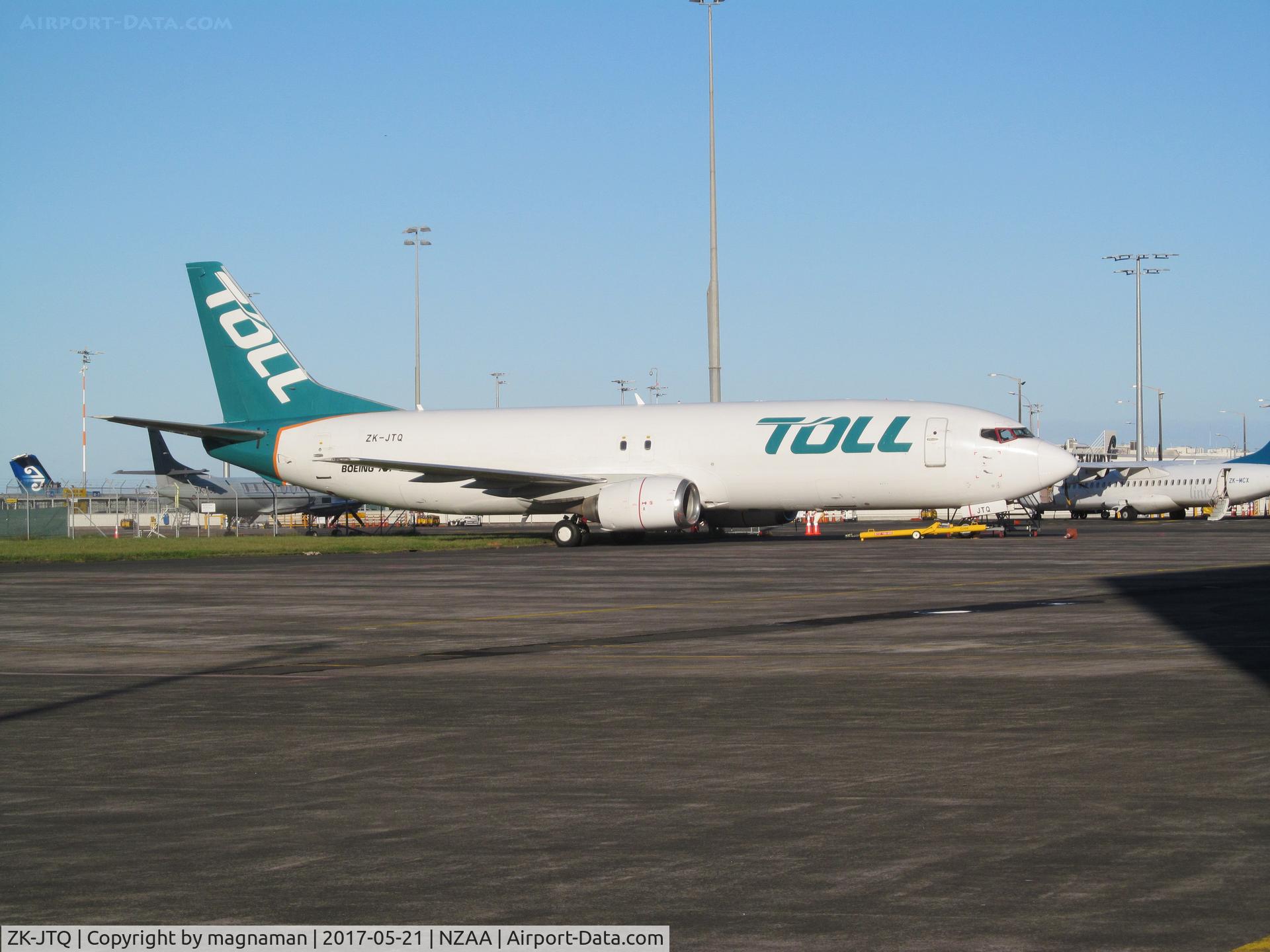 ZK-JTQ, 1992 Boeing 737-476 C/N 24442, first time seen close enough for photo!