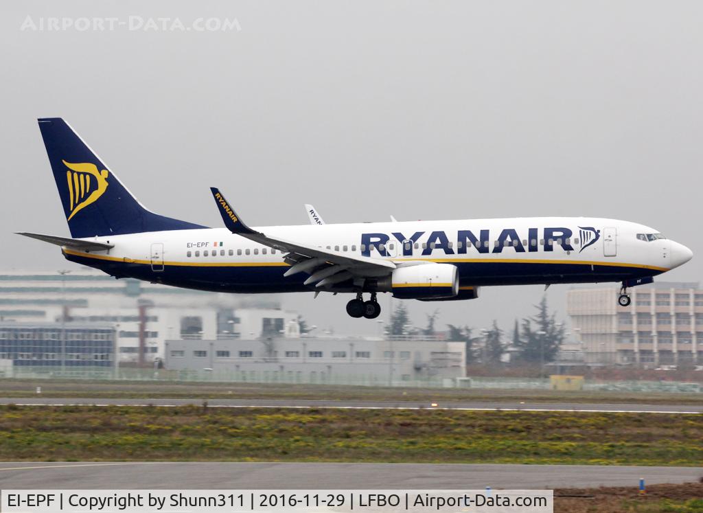 EI-EPF, 2011 Boeing 737-8AS C/N 40309, Landing rwy 32R
