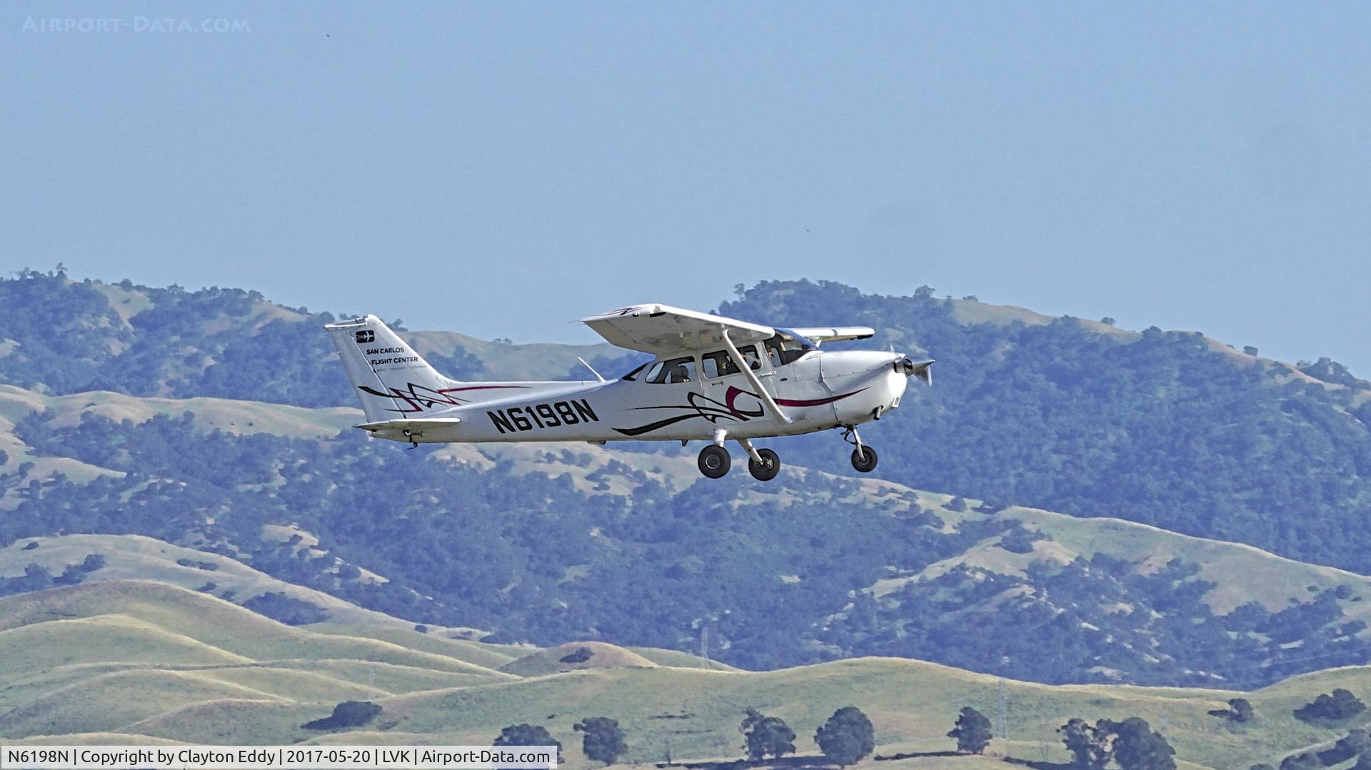 N6198N, 2008 Cessna 172S C/N 172S10792, Livermore Airport California 2017.