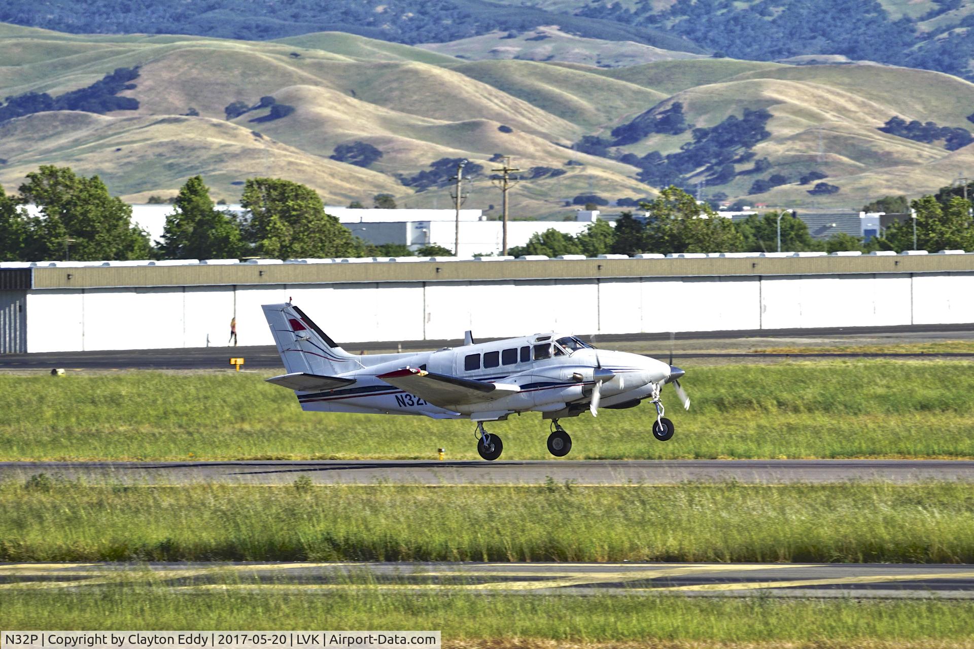 N32P, 1967 Beech U-21A Ute C/N LM-31, Livermore Airport California 2017.