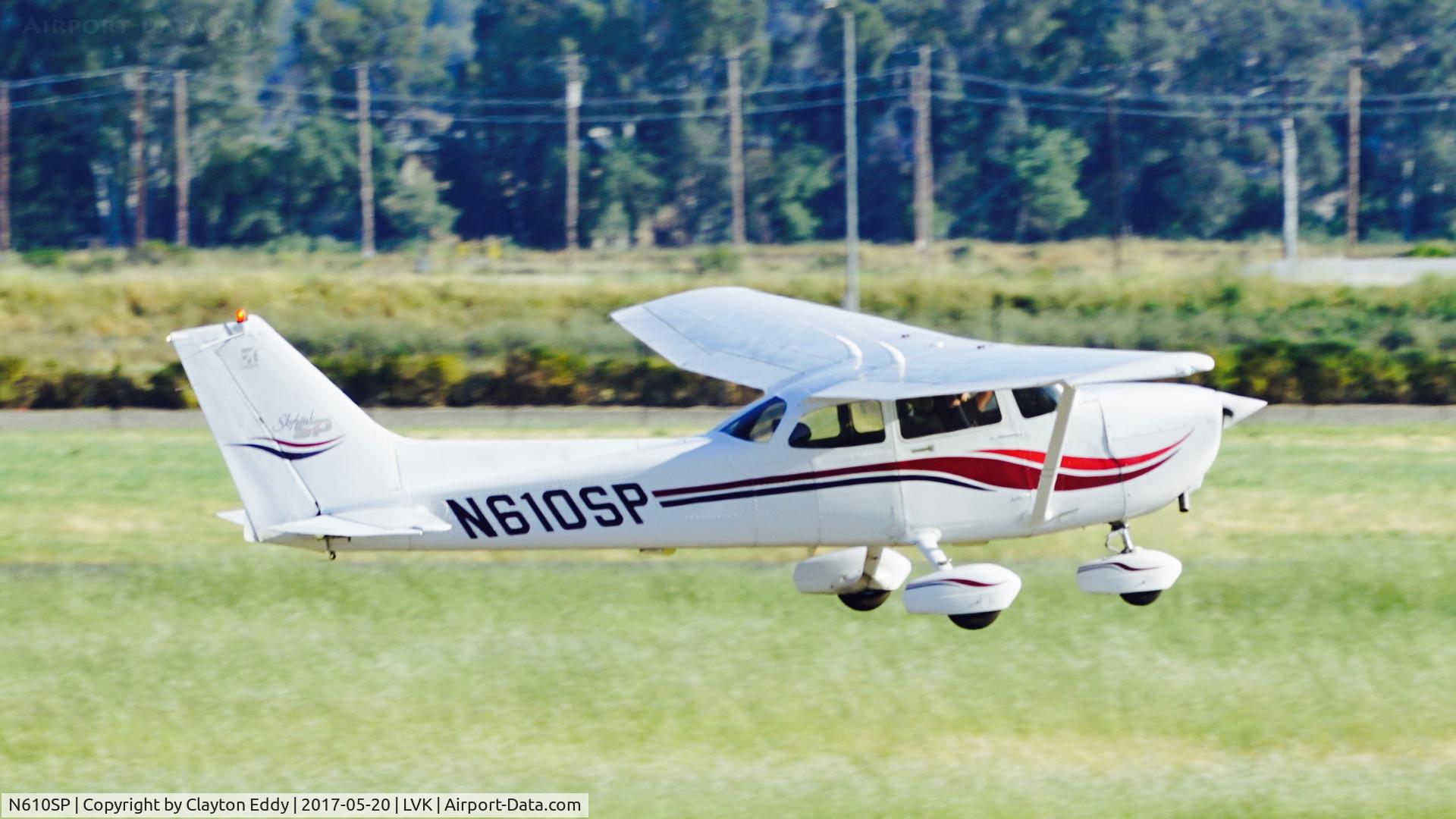 N610SP, 2000 Cessna 172S Skyhawk SP C/N 172S8591, Livermore Airport California 2017.