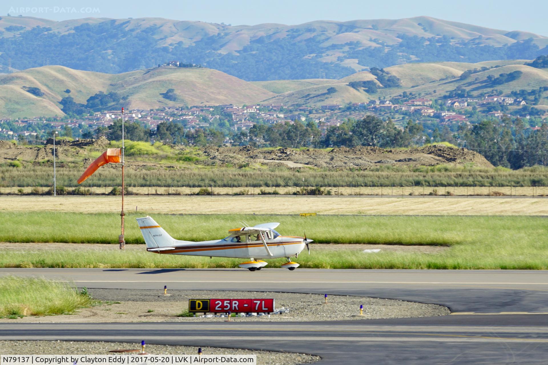 N79137, 1969 Cessna 172K Skyhawk C/N 17257907, Livermore Airport California 2017.