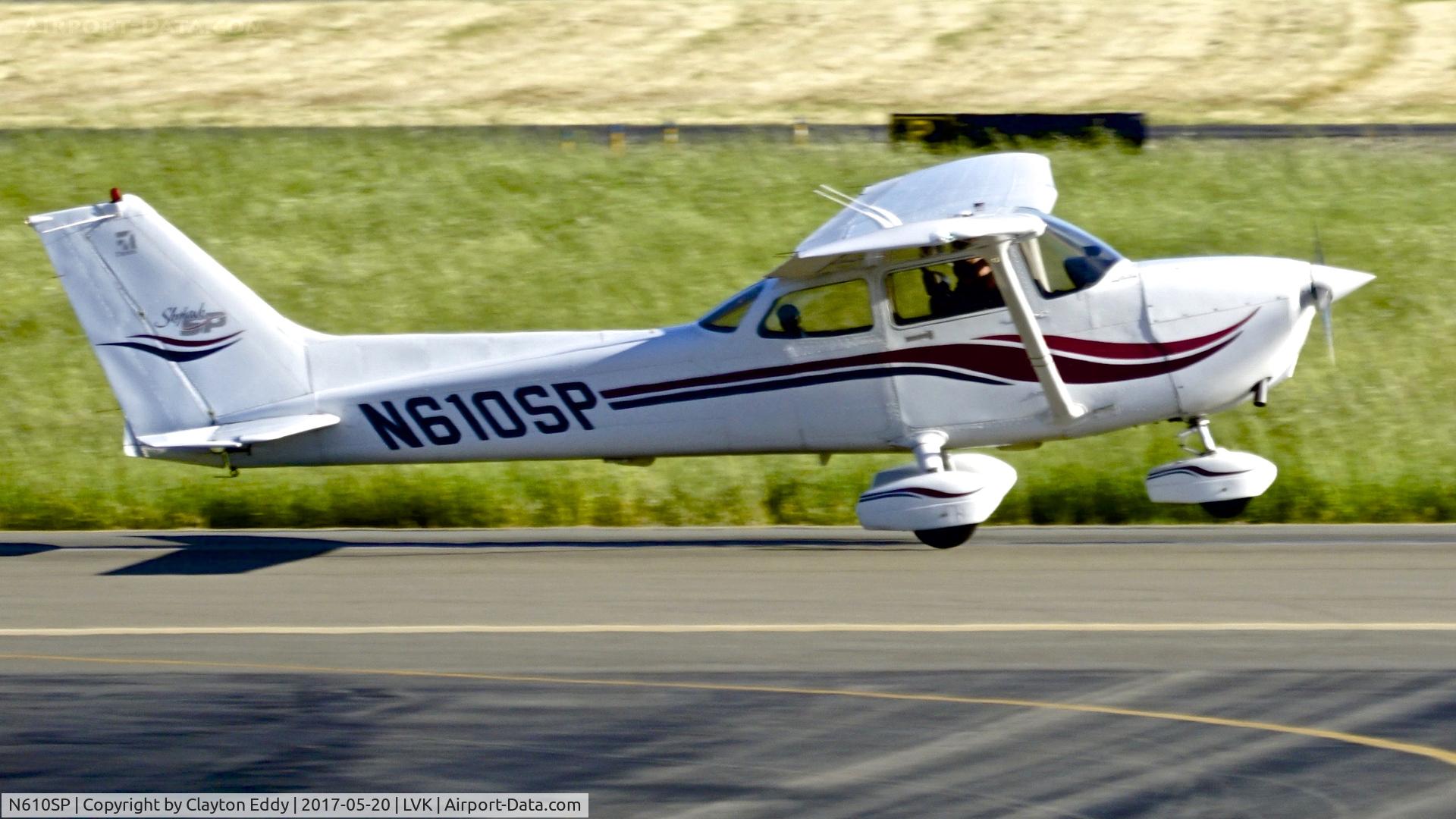 N610SP, 2000 Cessna 172S Skyhawk SP C/N 172S8591, Livermore Airport California 2017.