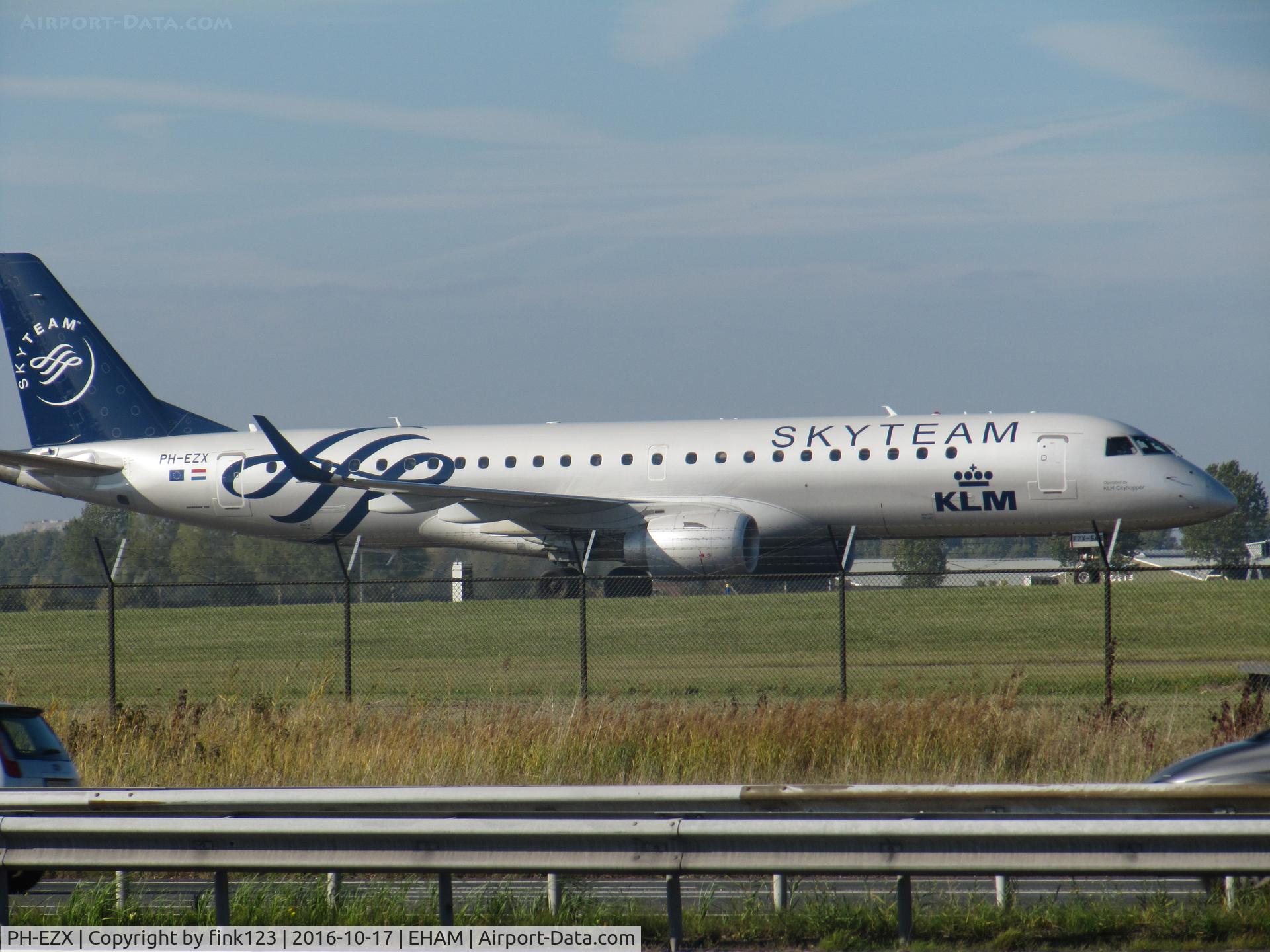 PH-EZX, 2012 Embraer 190LR (ERJ-190-100LR) C/N 19000545, KLM TAXING