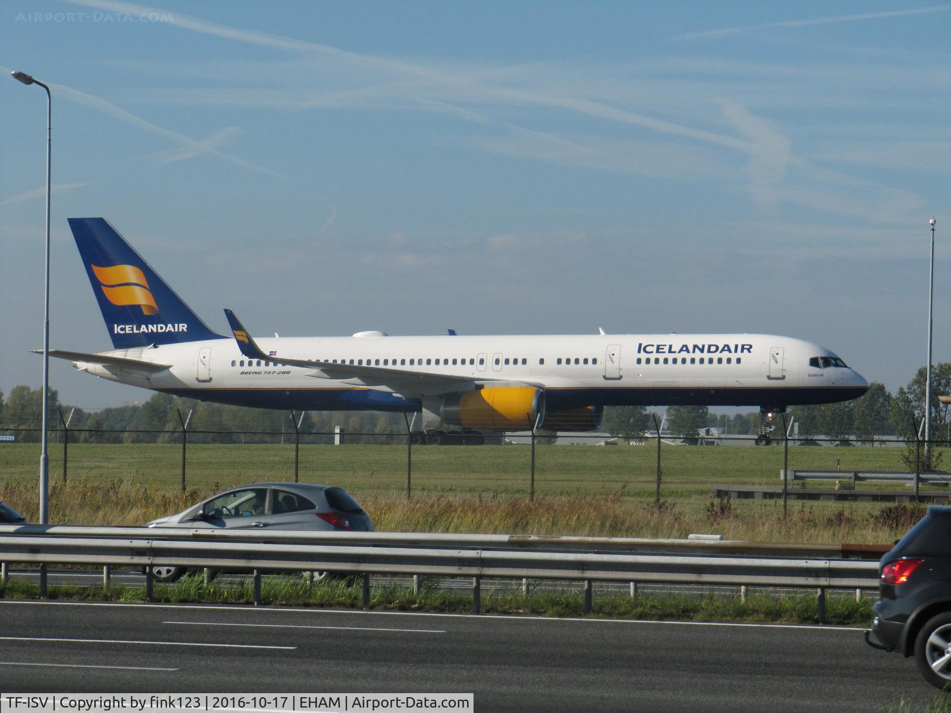 TF-ISV, 1999 Boeing 757-256 C/N 26247, ICELANDAIR TAXING