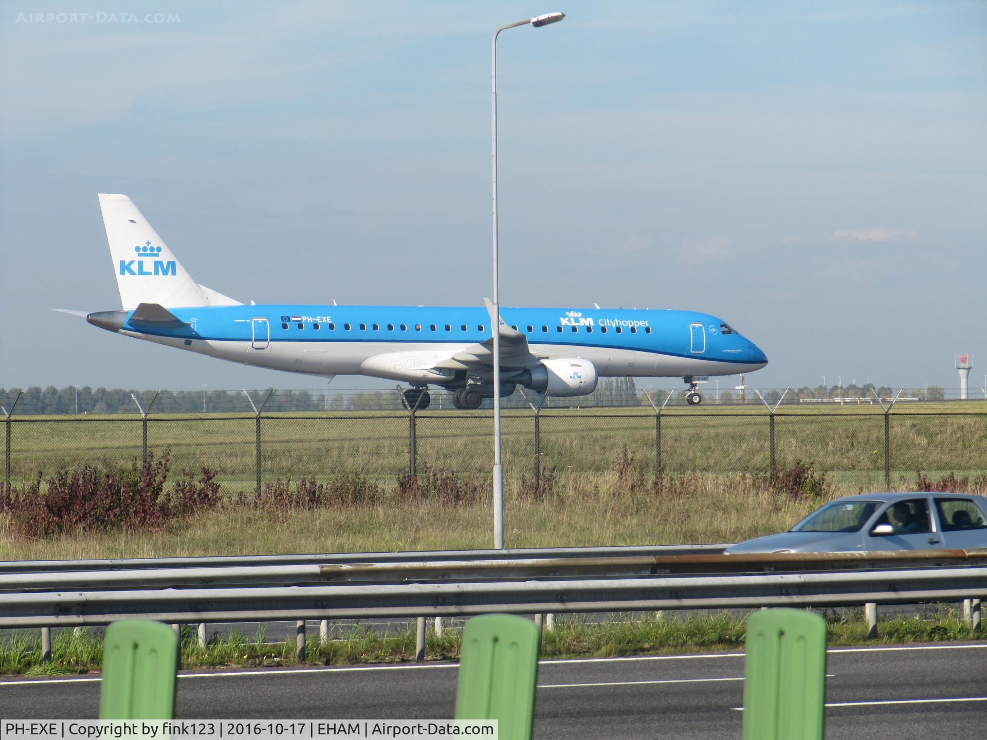 PH-EXE, 2015 Embraer 190STD (ERJ-190-100) C/N 19000687, KLM TAXING