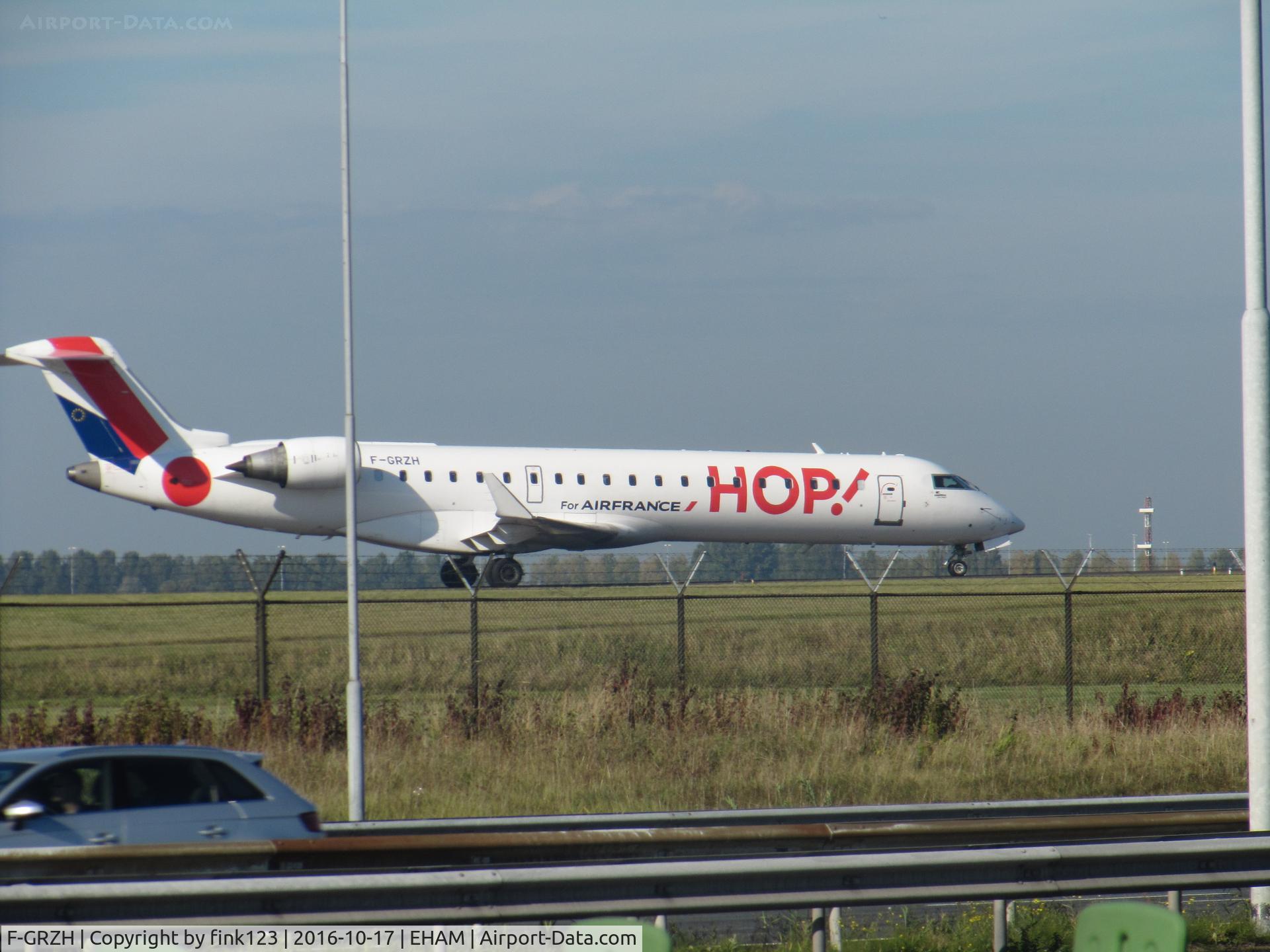 F-GRZH, 2003 Canadair CRJ-702 (CL-600-2C10) Regional Jet C/N 10089, HOP TAXING