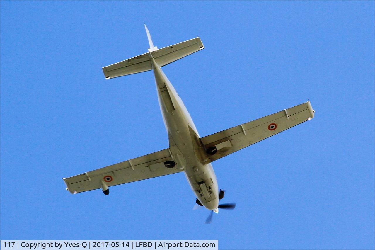117, Socata TBM-700A C/N 117, Socata TBM-700A, Take off rwy 05, Bordeaux-Mérignac airport (LFBD-BOD)