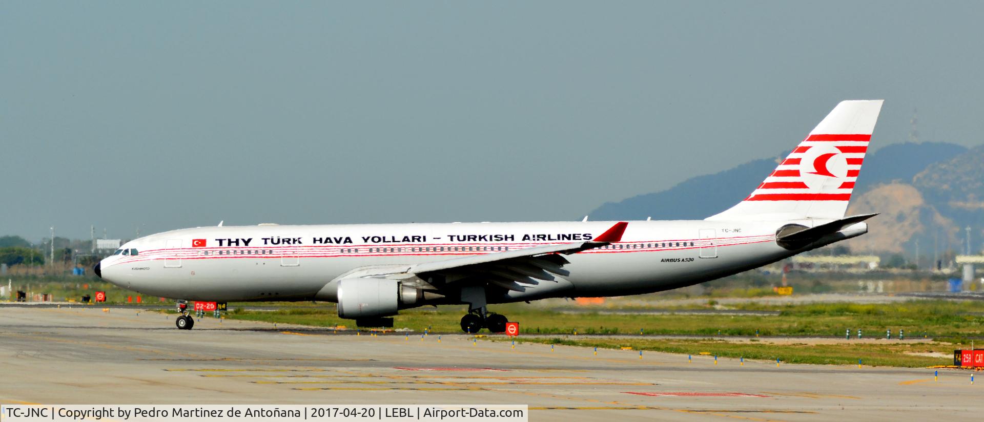 TC-JNC, 2006 Airbus A330-203 C/N 742, El Prat  -  Barcelona  -  España