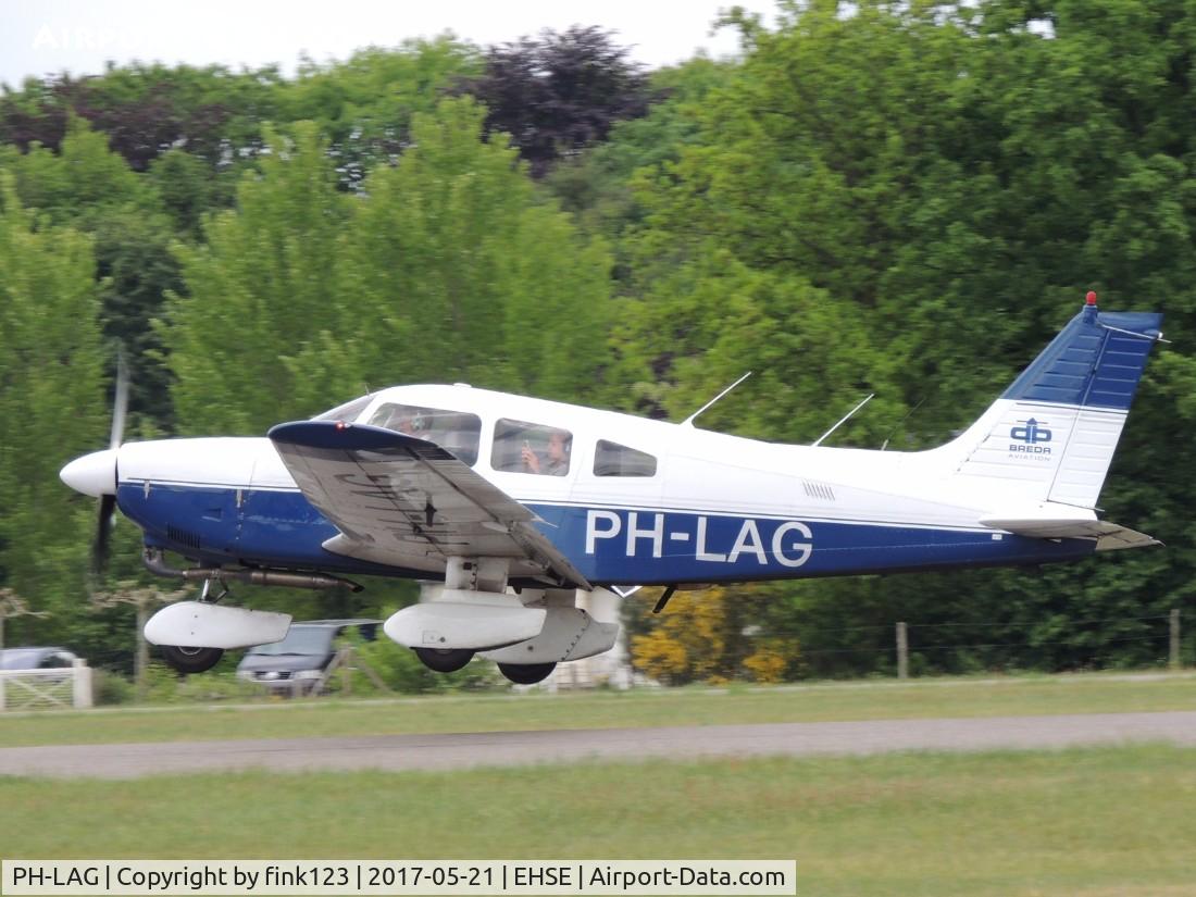 PH-LAG, Piper PA-28-181 Archer II C/N 28-8090296, PIPER 28 FINAL RUNWAY 25