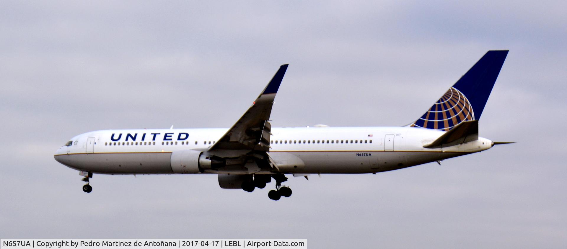 N657UA, 1993 Boeing 767-322 C/N 27112, El Prat  -  Barcelona  -  España