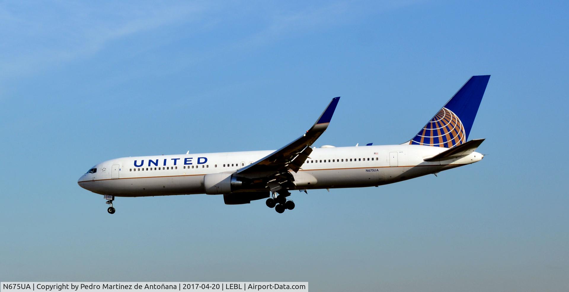 N675UA, 2000 Boeing 767-322 C/N 29243, El Prat  -  Barcelona  -  España