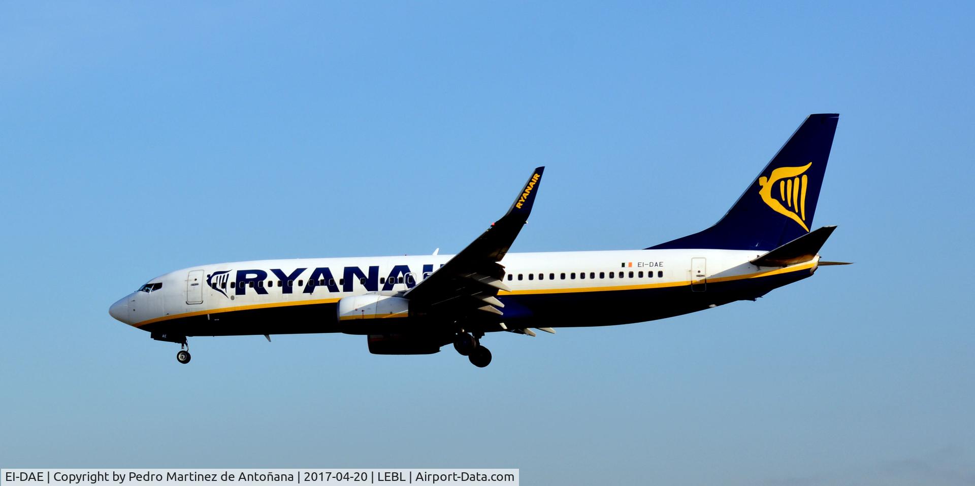 EI-DAE, 2002 Boeing 737-8AS C/N 33545, El Prat  -  Barcelona  -  España