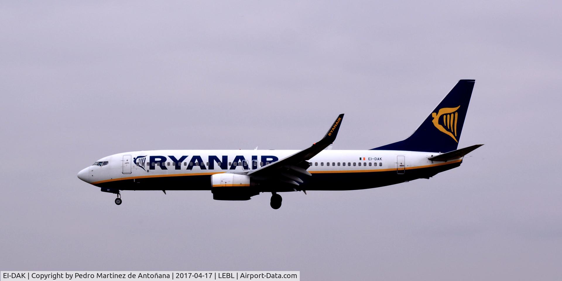 EI-DAK, 2003 Boeing 737-8AS C/N 33717, El Prat  -  Barcelona  -  España