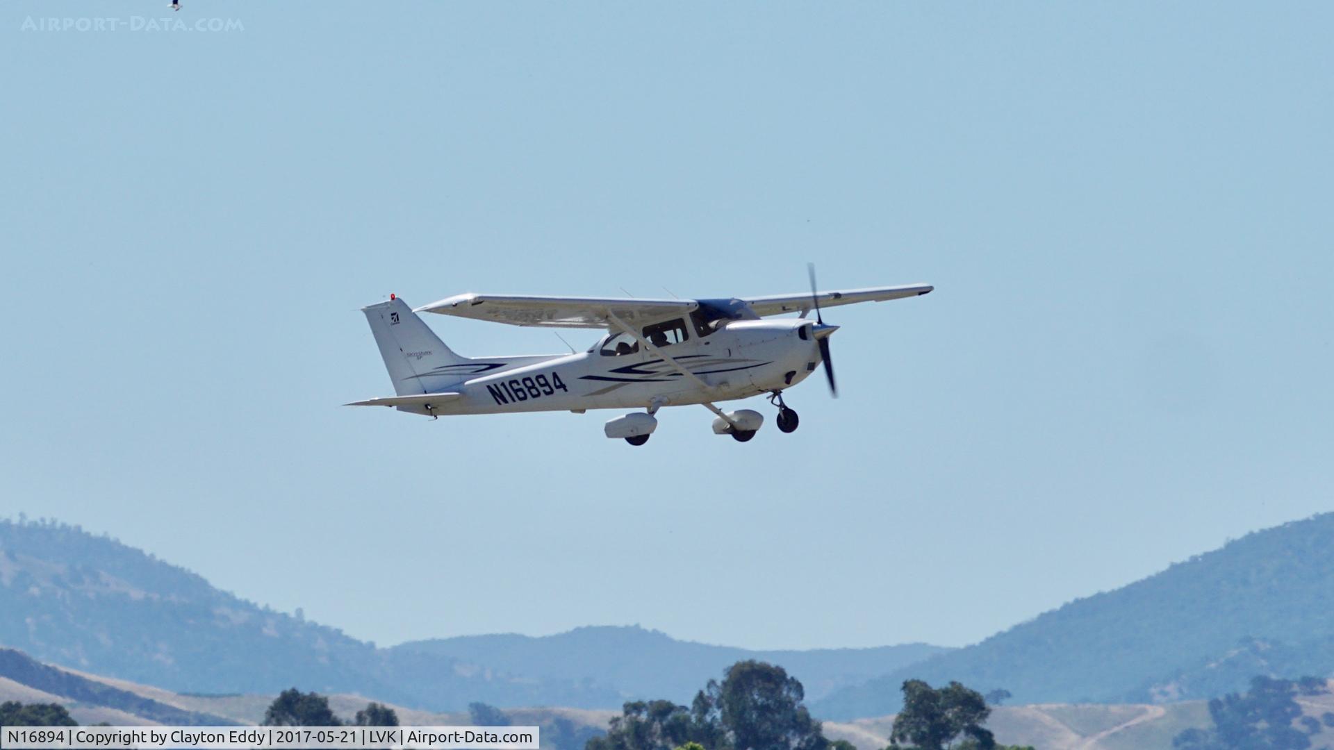 N16894, 2007 Cessna 172S C/N 172S10615, Livermore Airport California 2017