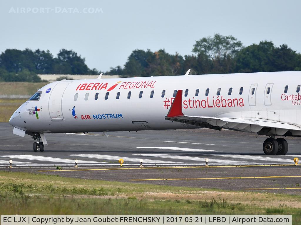 EC-LJX, 2010 Bombardier CRJ-1000ER NG (CL-600-2E25) C/N 19008, IB8555 to Madrid Barajas take off runway 11
