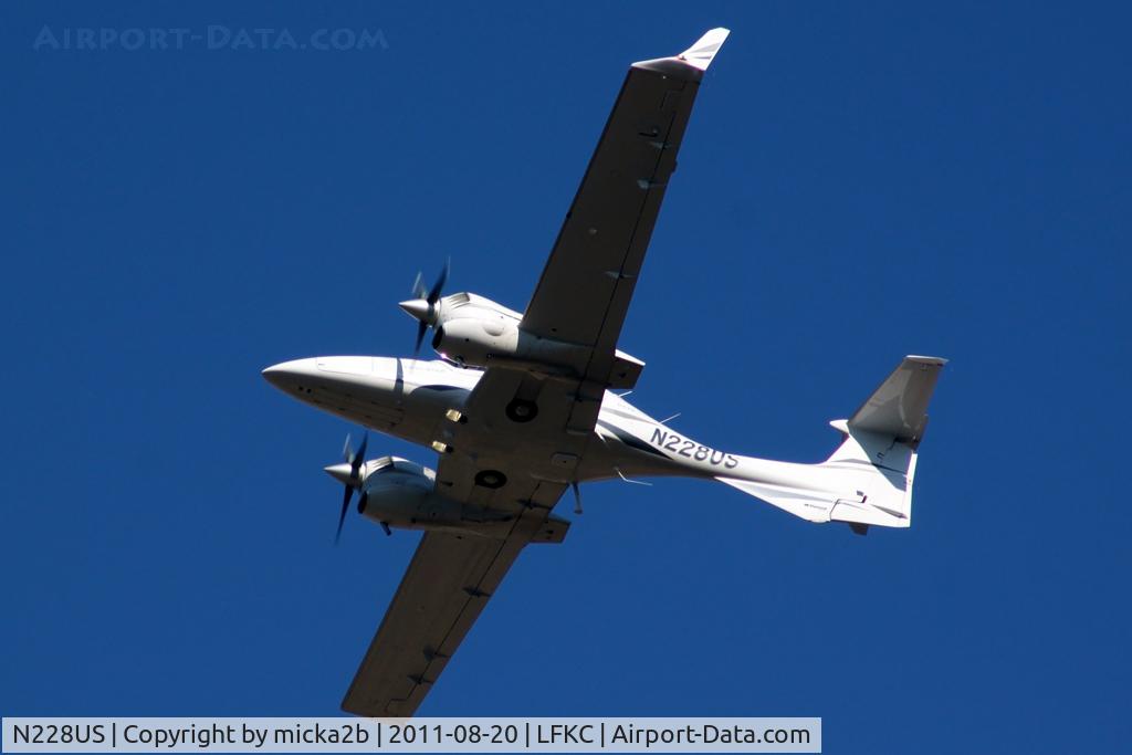 N228US, 2008 Diamond DA-42 Twin Star C/N 42.347, Take off