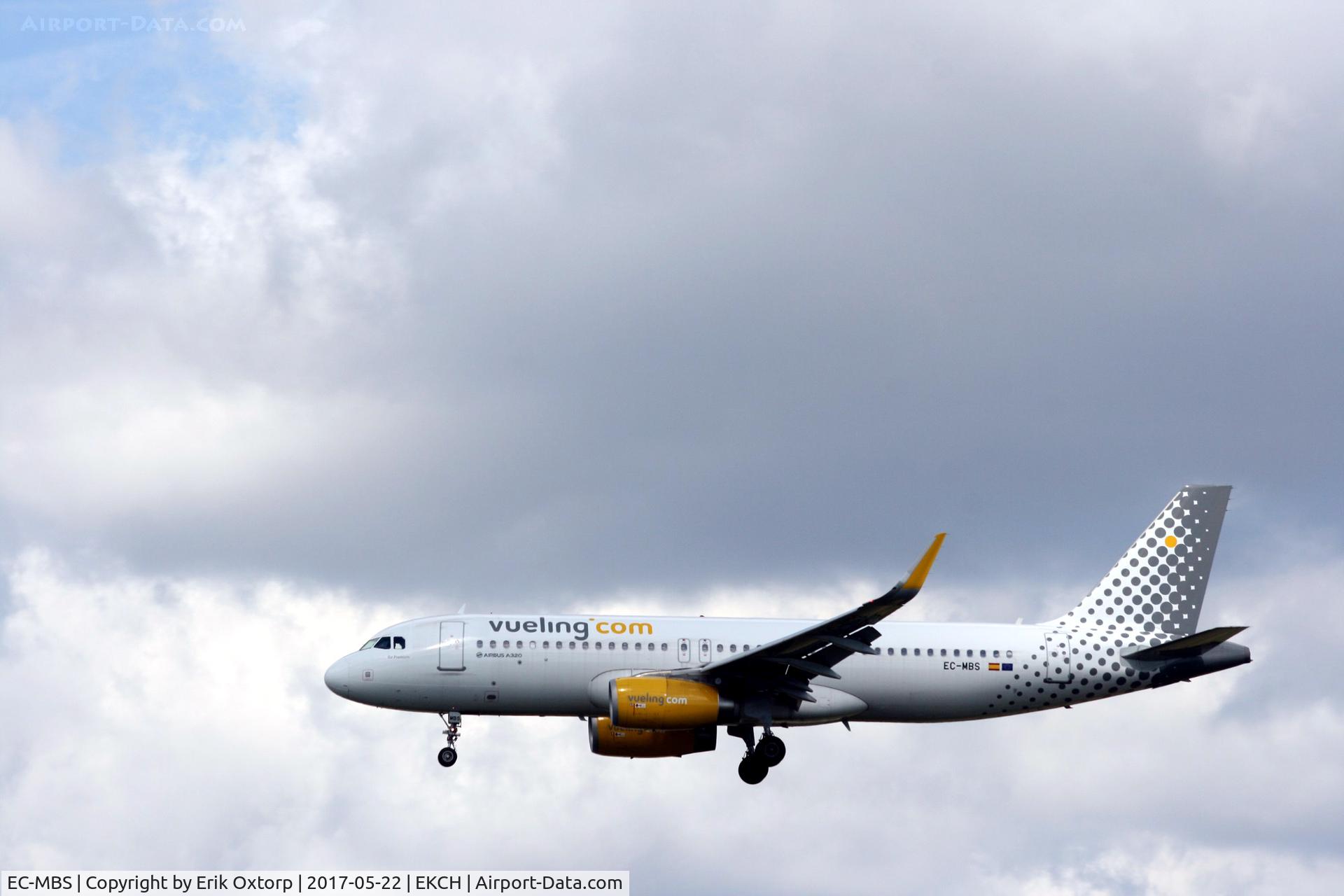 EC-MBS, 2014 Airbus A320-232 C/N 6123, EC-MBS landing rw 22L