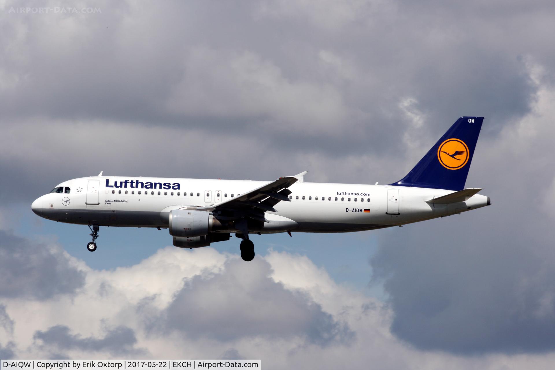 D-AIQW, 2000 Airbus A320-211 C/N 1367, D-AIQW landing rw 22L