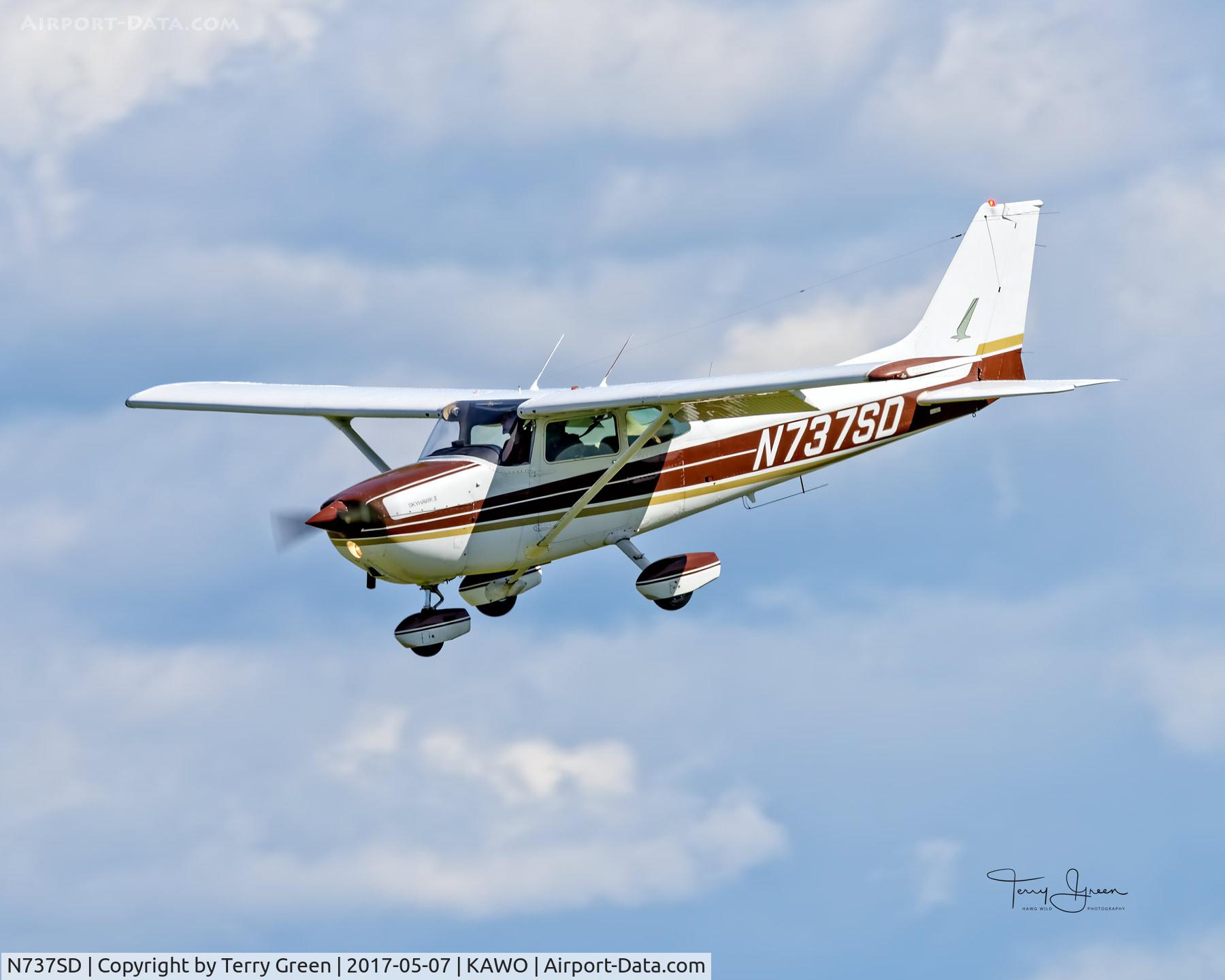 N737SD, 1977 Cessna 172N C/N 17269632, KAWO